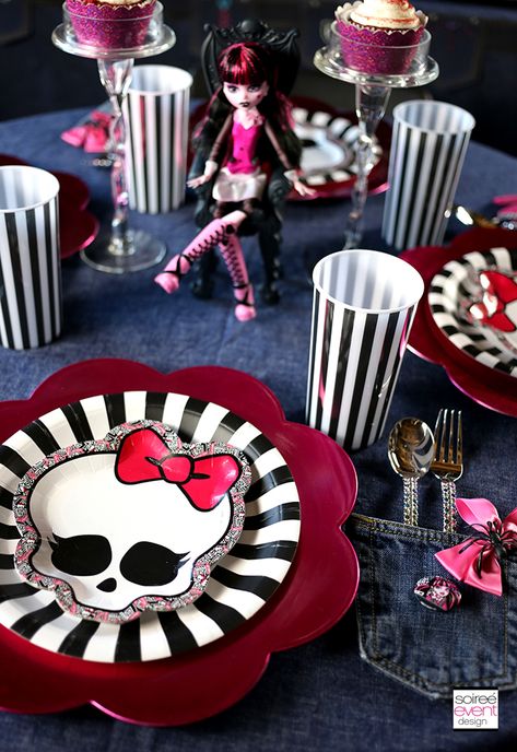 Monster High Halloween Party, Monster High Party Decorations, Monster High Party Ideas, Monster High Decorations, Monster High Bedroom, Monster High Halloween, Birthday Themes For Adults, 15th Birthday Party Ideas, Monster High Birthday Party