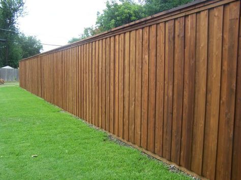 Board on Board Fence http://www.TexasBestFence.com #BoardonBoardFenceDesign Wooden Privacy Fence Ideas, Board On Board Fence, Exterior Fence, Backyard Fence Decor, Wooden Fences, House Fence, Fence Options, Wood Fence Design, Wood Privacy Fence