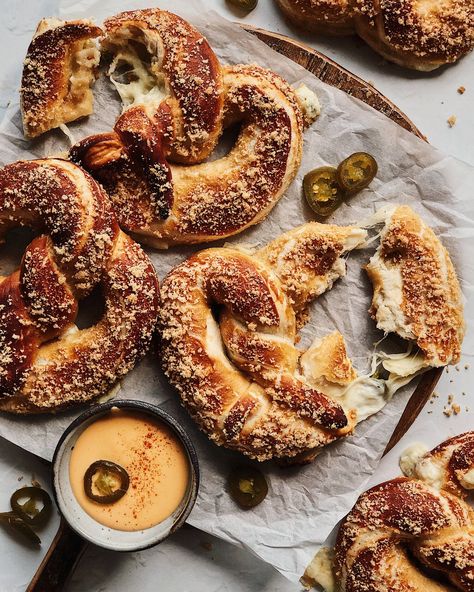 Stuffed Soft Pretzels, How To Make Cheese Sauce, Pickled Jalapenos, Pretzel Dough, Pretzel Cheese, Pretzel Twists, Soft Pretzel, Frozen Cookie Dough, Pretzels Recipe