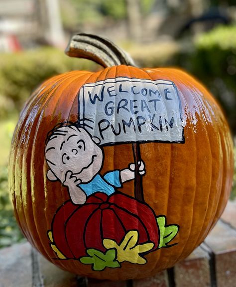 Pumpkin Painting Movie Ideas, Pumpkin Painting Ideas Horror Movie, Painted Pumpkin Character Ideas, Painting Pumpkin Aesthetic, Peanuts Painted Pumpkin, Pumpkin Painting Halloween Ideas, Pumpkin Painting Ideas Alice In Wonderland, Realistic Pumpkin Painting, Easy Spooky Pumpkin Carving