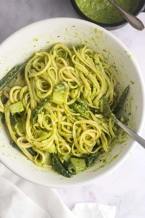 Luca Pasta | The Best Trenette Al Pesto Recipe From The Movie Luca Luca Pasta, Trenette Al Pesto, Green Pasta Recipe, Luca And Alberto, Pasta With Green Beans, Green Pasta, Pesto Pasta Recipes, Best Dinner, Homemade Pesto