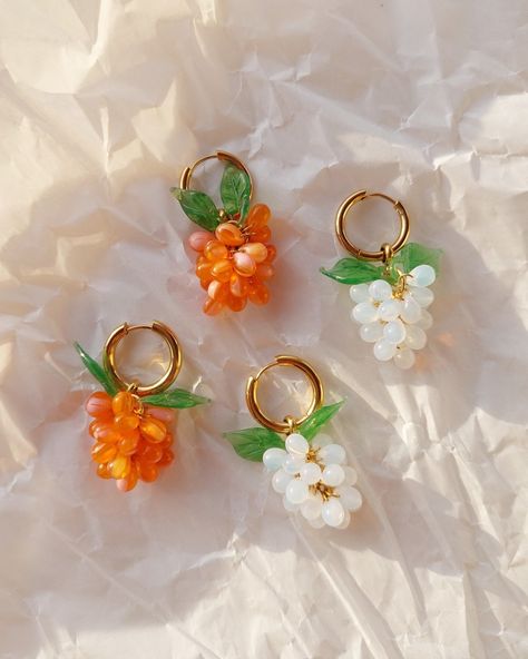 Cake Bar, Grape Earrings, Fruits And Flowers, Vintage Ootd, Modern Muse, Bead Ideas, Red Grapes, Jewellery Ideas, Aa Batteries