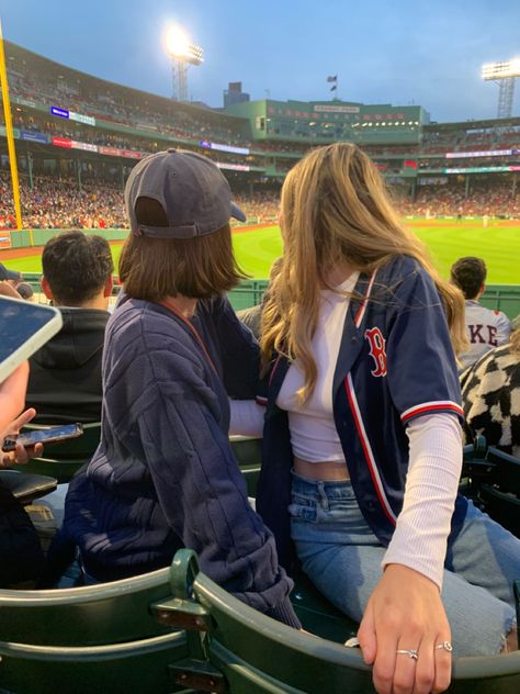 Red sox, baseball game, blue sweater, jersey, baseball hat, baseball pic, inspo Baseball Game Instagram Pictures, Baseball Game Fits, Red Sox Game Outfit, Midwest Core, Baseball Fits, Boston Red Sox Outfit, Games Outfits, Boston Pictures, Baseball Game Outfit