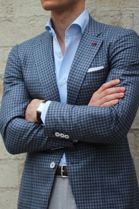 Take my money and give me that jacket! Light buttons on a great blue-grey check. Blue Sport Coat, Stil Masculin, Style Gentleman, Sport Jacket Men, Style Masculin, Gingham Jacket, Style Lookbook, Kate Upton, Herren Outfit