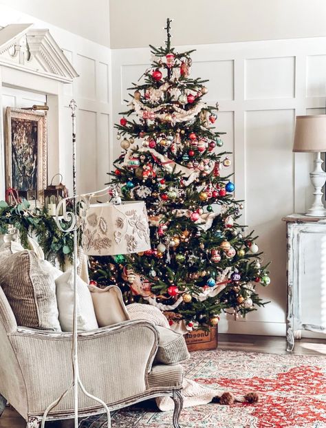 Christmas Home Tour 2022 - LeCultivateur Modern Cottage Christmas, Country Living Christmas, English Cottage Christmas, Christmas Home Tours, Southern Living Christmas, Christmas House Tour, July Holidays, Happy December, Christmas Tours