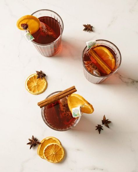 Good Earth 🌱 on Instagram: "☕️❄️ The weather outside may be frightful…but our recipe for mulled tea is more than delightful ❄️☕️ To have plenty to share, you'll need: 🎅🏻 2 cups water 🎅🏻 2 cinnamon sticks 🎅🏻 cloves 🎅🏻 2 star anise 🎅🏻 5 of our Hibiscus, Rose & Sweet Berries tea bags 🎅🏻 Honey to taste Brew your tea bags for 5 minutes and add in all the spices, let them infuse for a further 5 minutes. Remove tea bags and spices. Sweeten with honey and add a cinnamon stick for garnish. S Mulled Tea, Cinnamon Stick Tea, Berry Tea, Cinnamon Tea, Good Earth, Star Anise, Tea Bags, Tea Bag, Christmas Cheer