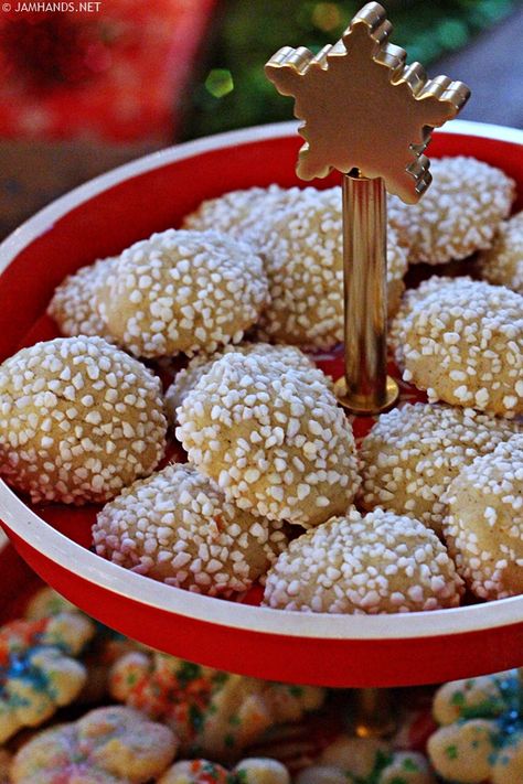 Clove Cookies, Swedish Christmas Cookies, Cheesy Shrimp, Chocolate Snowballs, Sour Cream Cookies, Spiked Apple Cider, Chewy Gingerbread Cookies, Cream Cheese Mints, Fruit Cake Cookies