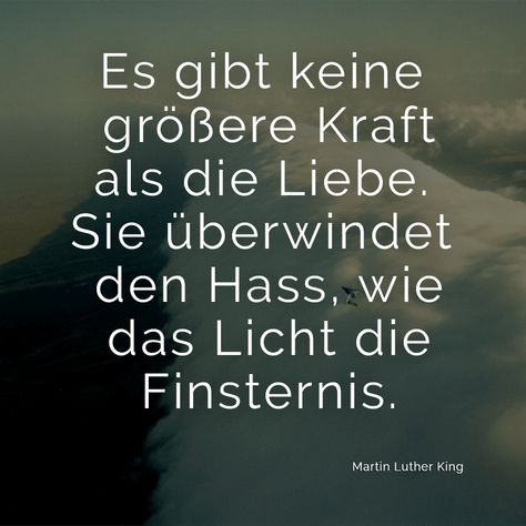 Es gibt keine größere Kraft als die Liebe. Sie überwindet den Hass, wie das Licht die Finsternis.  (Martin Luther King) Martin Luther King Quotes, Mlk Quotes, Coretta Scott King, Typed Quotes, King Quotes, Dr Martin Luther King, Most Famous Quotes, Hard Work Quotes, Martin Luther King Day