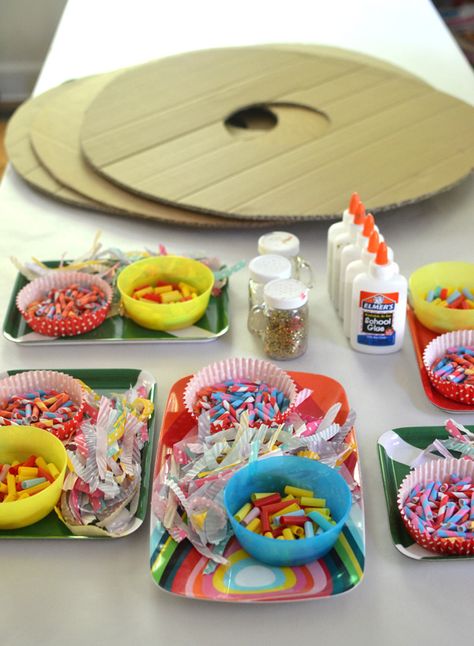 Kids paint and collage giant donuts cut from recycled cardboard. Donut Activity Preschool, Donut Birthday Party Activities, Donut Art Project For Kids, Bakery Activities For Preschool, Donut Activities For Preschool, Donut Craft Preschool, Cardboard Donut, Donut Activities, Cardboard Bakery