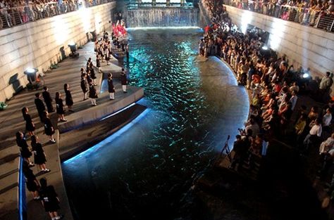 ChonGae Canal Restoration Project / Mikyoung Kim Design (8) Rock Concerts, Urban Playground, Colour Architecture, Water Source, Landscape Elements, Water Collection, Decorative Ceiling, Urban Park, Urban Fabric