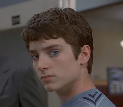 Elijah Wood Young, Elija Wood, Older Boyfriend, Lotr Cast, Frodo Baggins, The Hobbit Movies, The Faculty, Elijah Wood, Beautiful Blue Eyes