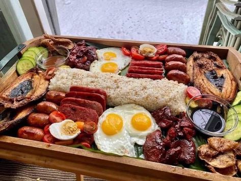 ✨ a l e x ✨ on Twitter: "When Filipinos say it’s time for breakfast this is what we mean.… " Bilao Food Ideas, Filipino Food Party, Pinoy Breakfast, Easy Filipino Recipes, Filipino Breakfast, Filipino Street Food, Fair Foods, Breakfast Platter, Party Food Platters