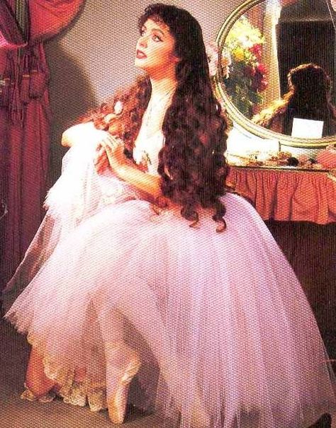 Classic Ingenue Essence, Sarah Vibes, Essence Aesthetic, Sarah Aesthetic, Ingenue Essence, Sarah Brightman, Romantic Classic, Christine Daae, Sarah B