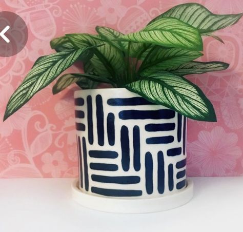 Large Ceramic Planters, Plant Pot Design, Soya Mumu, Flower Pot Art, Plant Pot Diy, نباتات منزلية, Painted Pots Diy, Painted Plant Pots, Flower Pot Design