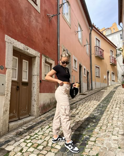 Dunk Lows Outfit, Nike Dunks Low Outfit Woman, Nike Dunk Outfit Woman, Nike Dunks Outfit Woman, Low Dunks Outfit, Cargo Joggers Outfits, Dunk Low Outfit Women, Nike Dunk Outfit, Nike Dunk Low Outfit