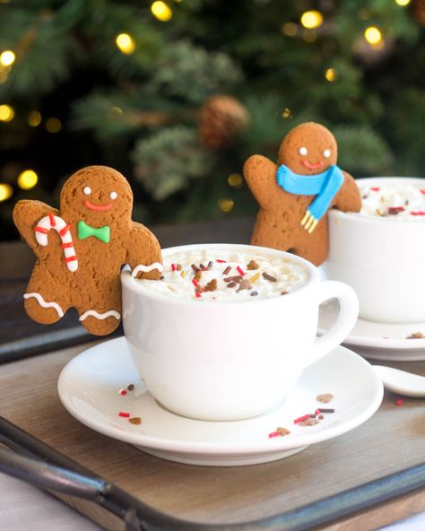 Pour-Over Gingerbread Coffee | Simply Made Recipes Gingerbread Coffee Recipe, Fun Coffee Drinks, Christmas Sweet Recipes, Gingerbread Coffee, Ginger Man, Homemade Soda, Coffee Ideas, Gingerbread Man Cookies, Christmas Cocktails