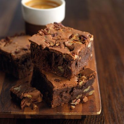 Michel Roux’s pecan nut browniesredmagazine Yogurt Brownies, Pumpkin Spice Brownies, Easy Dinner Party Desserts, Healthy Chocolate Banana, Dinner Party Desserts, Black Bean Brownies, Bean Brownies, Ganache Recipe, Fudge Brownies