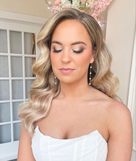 Wedding Makeup For Hazel Eyes Natural, Wedding Glam Blue Eyes, December Wedding Makeup Brides, Soft Bridal Glam Blue Eyes, Western Bride Makeup, Bridal Makeup Gold Tones, Soft Glam Makeup Wedding Blonde, Hazel Eyes Bridal Makeup, Bridal Makeup Airbrush