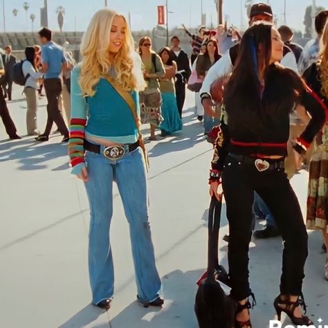 Bratz Live Action Movie Outfits, Bratz Outfits Movie, Iconic 2000s Movie Outfits, Early 2000s Disney Channel Fashion, Bratz The Movie Outfits, Y2k Movie Outfits, Bratz Movie Outfits, Y2k Celebrity Fashion, Cloe Bratz Aesthetic