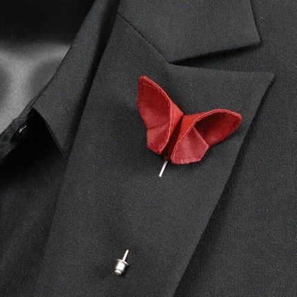 Butterfly Lapel Pin Butterfly Boutonniere, Butterfly Wedding Theme, Butterfly Christmas, Style Africain, Pretty Butterfly, Wedding Boutonniere, Lapel Pins Mens, Lapel Flower, Origami Butterfly