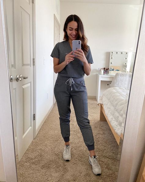 Stephanie 💅🏼👩🏻‍⚕️ on Instagram: “Just because I haven’t posted a mirror selfie in a while and I love these scrubs! @wearfigs” A Mirror Selfie, Medical School Motivation, School Motivation, A Mirror, Medical School, Just Because, Scrubs, Capri Pants, Medical