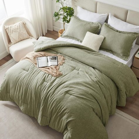 Comforter Sets Sage Green, Light Green Bed Comforter, Boho Chic Comforter Sets, Bed With Green Comforter, Sage Bed Set, Moss Green Comforter, Super Fluffy Comforters, Cozy Bed Comforters, Green Bed Set Ideas