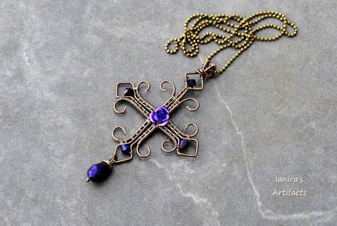 Wire Wrapped Cross, Wire Jewelry Making, Bijoux Fil Aluminium, Wire Jewelry Tutorial, Diy Wire Jewelry, Wire Work Jewelry, Wire Necklace, Jewellery Shop, Wire Pendant