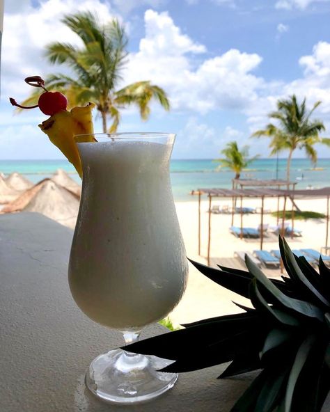 Pina Colada Aesthetic Beach, Piña Colada Aesthetic, Pina Colada Aesthetic, Caribbean Aesthetic, Fairmont Mayakoba, Sweet Drinks, Beach View, Pina Colada, Beach Aesthetic