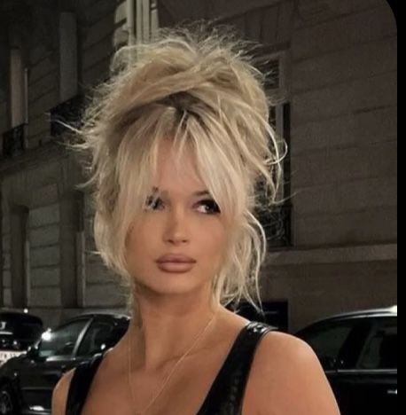 Blonde Hair Inspiration, Penteado Cabelo Curto, Winter Trends, American Beauty, Hair Envy, Aesthetic Hair, Big Hair, Hair Dos, Hairstyles With Bangs