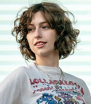 King Princess Short Hair, King Princess Haircut, King Princess Hair, Nb Hair, Rockstar's Girlfriend, Crush Culture, King Princess, 90s Grunge Hair, Perm Hair