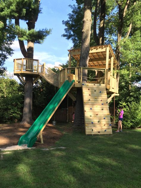 Tree House Accessories - Tree Top Builders Homemade Backyard Playground, Playground Building Plans, Diy Tree House With Slide, Backyard Treehouse Diy, Easy Tree House Ideas, Tree House Project For School, Tree House Between 2 Trees, Treehouse Building Plans, Treehouse Around Tree