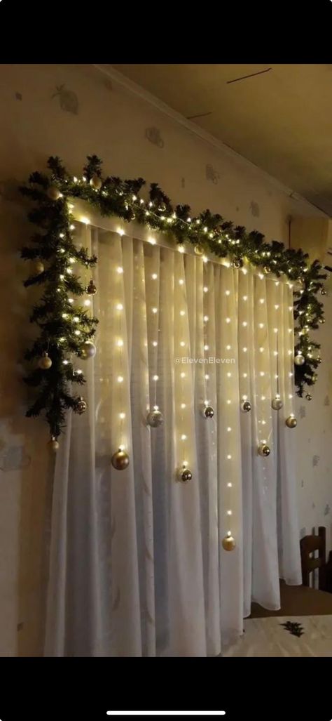 Indoor Christmas Decorations Hallway, Hallway Christmas Ideas, Hallway Holiday Decor, Wall Tree Christmas Diy, Conference Room Christmas Decorations, Christmas Corridor Decorations, Christmas Classroom Aesthetic, Office Christmas Party Table Decor, Holiday Hallway Decorations