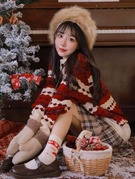 Christmas Poses, Christmas Photoshoot, Korean Aesthetic, Fashion Poses, Happy Christmas, Pose Reference, Korean Girl, Asian Beauty, Photography Poses