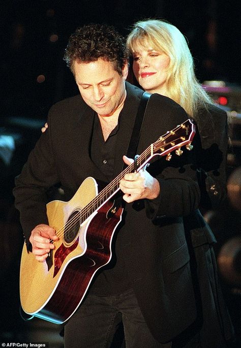 You can go your own way! Lindsey Buckingham, 69, settles his lawsuit with Fleetwood Mac after the supergroup FIRED him earlier this year - and he claims his former flame Stevie Nicks was behind it | Daily Mail Stevie And Lindsey, Stevie Nicks And Lindsey Buckingham, Fleetwood Mac Lindsey Buckingham, Stevie Nicks Quotes, Guys Haircuts, Stevie Nicks Lindsey Buckingham, Alice Twilight, Buckingham Nicks, Stevie Nicks Style