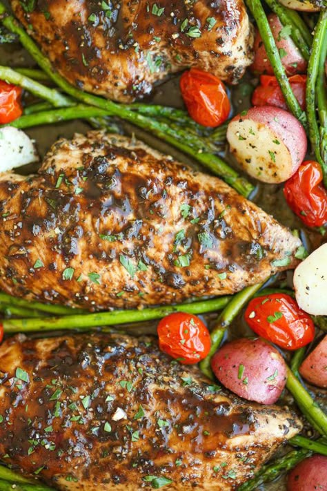 Balsamic Chicken Breast, Recipe With Vegetables, Honey Balsamic Chicken, Chicken Honey, Dada Ayam, Honey Balsamic, Chicken Asparagus, Roasted Chicken Breast, Balsamic Chicken