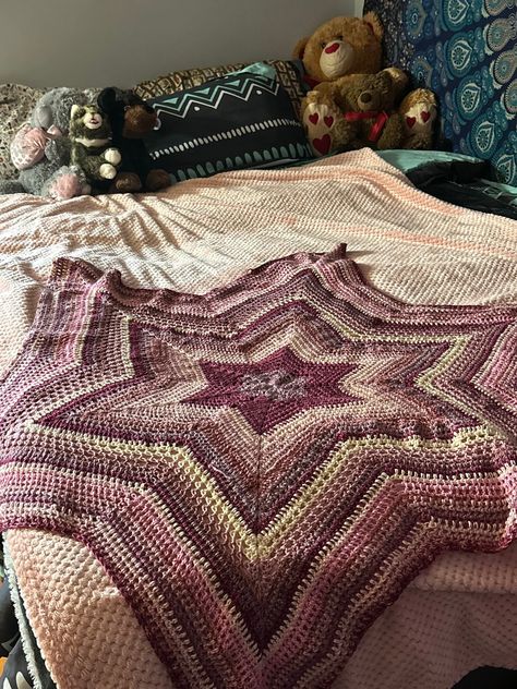 Creative Crochet Blanket Patterns for Every Skill Level Crochet Bed Skirt, Hippy Crochet Blanket, Crochet Projects Decor, Crochet Bedroom Decor Free Pattern, Crochet Bed Canopy, Pink And Brown Crochet Blanket, 6 Point Star Crochet Pattern, Cool Crochet Pillows, Crocheted Home Decor