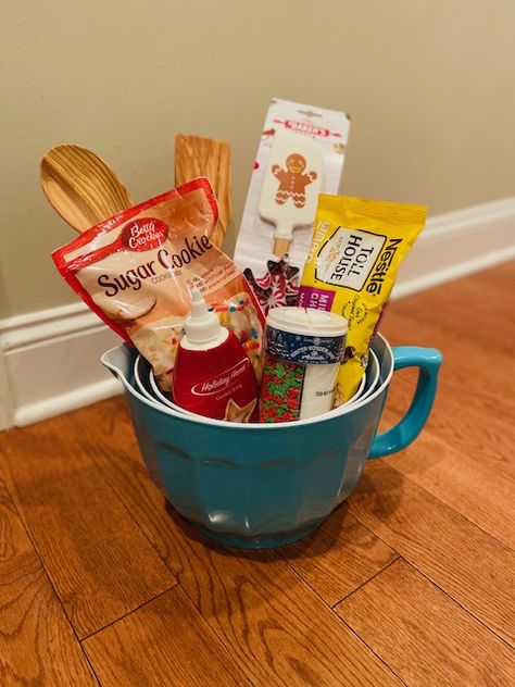 Cookie Making Basket Gift Ideas, Cookie Basket Ideas Diy, Gifts In Cups Ideas, Hot Drink Gift Basket Ideas, Cheap Christmas Basket Ideas, Soup Bowl Gift Basket, Christmas Morning Basket Diy Gifts, Diy Date Night Gift Basket, Cookie Gift Basket Ideas