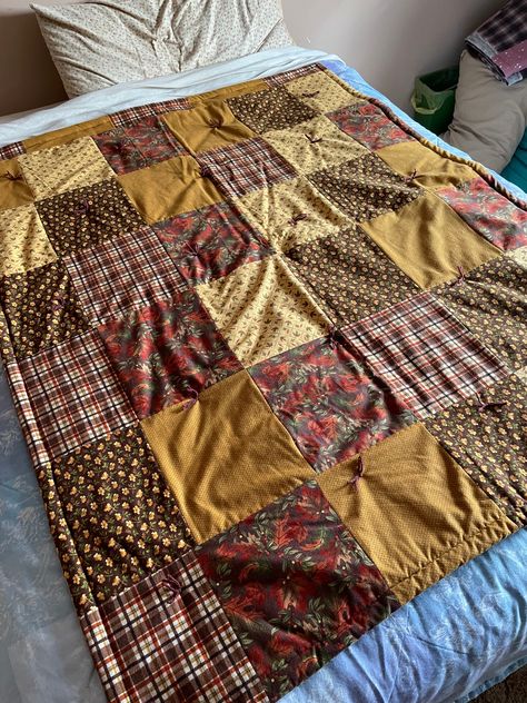 Twin size throw quilt with unique cotton patchwork, hand sewn with love! Perfect for snuggling on the couch, super soft and warm, with some flannel patches as well. Autumn Quilts Patterns, Quilts Aesthetic, Quilting Aesthetic, Quilt For Men, Unique Quilt Patterns, Patchwork Blankets, Patchwork Aesthetic, Hand Sewn Quilt, Fall Patchwork