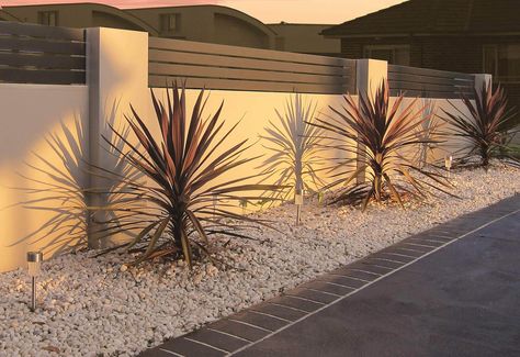 Concrete Fence Wall, Fence Wall Design, Compound Wall Design, Fence Gate Design, House Fence Design, Modern Fence Design, Small Fence, Concrete Fence, Brick Fence