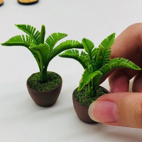 Polymer Clay Plants, Polymer Clay Plant Pot Accessories, Dollhouse Plants Diy, Polymer Clay Mini Plants, Miniature Clay Plants, Polymer Clay Miniatures Fairy Garden Accessories, Plant In Pot, Paper Plants, Dollhouse Projects