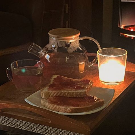 Toast And Tea Aesthetic, Orange Tea Aesthetic, Jam On Toast Aesthetic, Red Cozy Aesthetic, Fall Tea Aesthetic, Tea At Night Aesthetic, Evening Tea Aesthetic, Cosy Evening Aesthetic, Autumn Tea Aesthetic