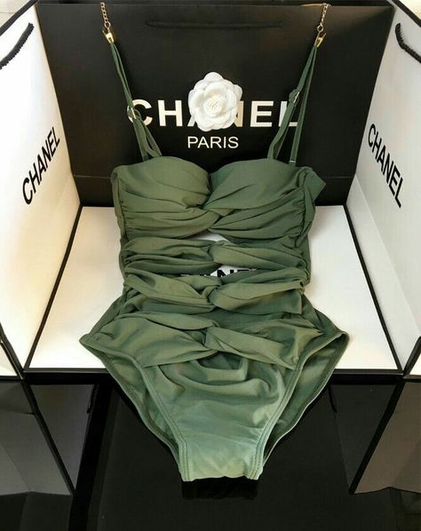 Chanel Swimsuit, Moda Academia, Luxury Swimsuits, Foto Baby, Cute Swimsuits, Teenage Fashion Outfits, Teen Fashion Outfits, Luxury Outfits, Cute Casual Outfits