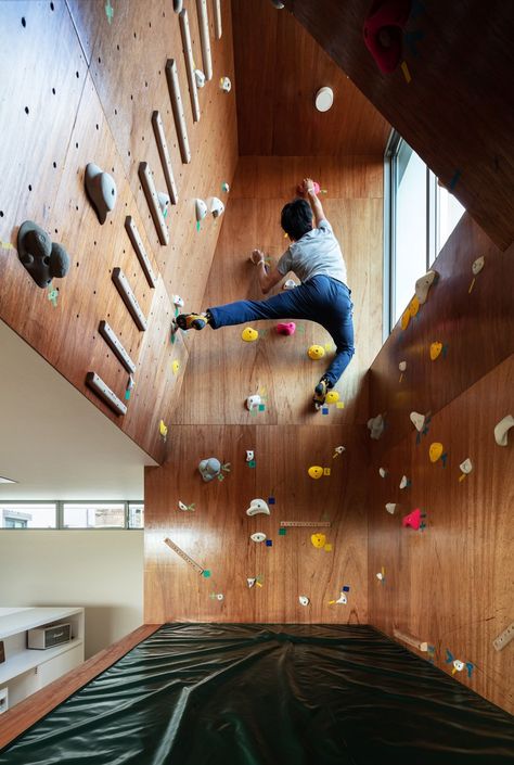 Casa Rock, Panjat Tebing, Home Climbing Wall, Indoor Climbing Wall, Bouldering Wall, Indoor Rock Climbing, Design Japonais, Climbing Holds, Indoor Climbing