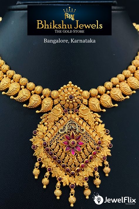 Floral gold necklace Chain Design For Women, Latest Gold Necklace Designs, Latest Gold Necklace, Kids Bangles, Gold Bridal Necklace, Antique Necklaces Design, Antique Gold Jewelry Indian, Fancy Jewelry Necklace, Indian Bridal Jewelry Sets