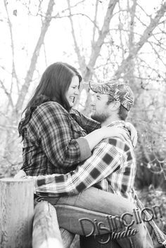 Plus Size Photography, Country Engagement Pictures, Engagement Session Ideas, Fall Engagement Pictures, Cute Engagement Photos, Engagement Photos Country, Engagement Pictures Poses, Country Engagement, Winter Engagement Photos