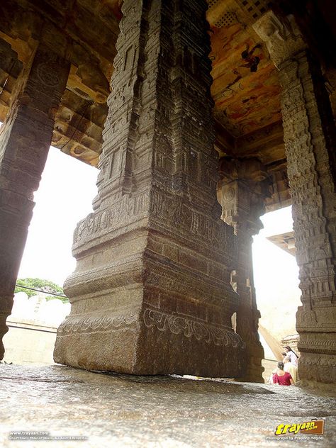 Hanging Pillar in Veerabhadra Swamy Temple at Lepakshi, in Andhra Pradesh, India Veerabhadra Swamy, Lepakshi Temple, Indian Monuments, Historical Sculptures, Ancient History Archaeology, Ancient Indian Art, Indian Temple Architecture, Ancient Indian Architecture, Temple Architecture