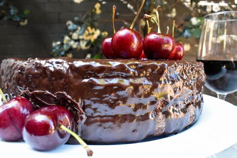 The world’s best Red Wine Chocolate Cake is so moist with a robust red wine flavour and topped with indulgent chocolate ganache. It makes the perfect chocolate dessert for Valentine’s Day or your next special occasion - enjoy! Wine Treats, Wine Cake Recipe, Red Wine Cake, Red Wine Dessert, Wine Chocolate Cake, Boozy Food, Whole Foods Cake, Dessert Wine Pairing, Red Wine Chocolate Cake