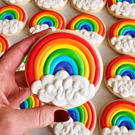 Laura's Cookie Studio on Instagram: “Sometimes you just need rainbows 🌈 to brighten your day. Hang in there ❤️ #laurascookiestudio #laurascookiestudioclasses…” Rainbow Sugar Cookies Royal Icing, Rainbow Cookies Decorated, Pride Desserts, Numberblocks Birthday, Buttercream Cookies, Rainbow Cookie, Royal Iced Cookies, Rainbow Cookies, Spring Cookies