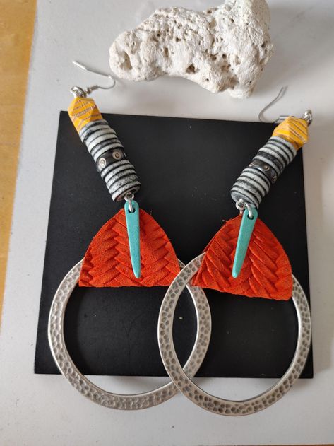 Yup there are definitely levels to these earrings.... Nepalese bone beads... Colorful wooden beads..  And black bone button beads all make up the neck of these earrings.     The base is a funky red orange leather woven leather piece paired with a hammered antiqued silver round...   Rock these earrings with anything from a black  turtleneck to a summer dress... African Bead Earrings, Polyclay Ideas, Dreamy Jewelry, Library Crafts, Woven Earrings, Diy Leather Earrings, Earrings Ideas, Leather Jewellery, Earrings Aesthetic