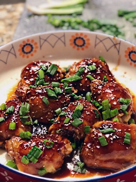 Chinese Chicken Thigh Recipes, Chicken Thigh Fillet Recipes, Sticky Chicken Thighs, Asian Chicken Thighs, Chicken Breast Crockpot Recipes, Crockpot Chicken Breast, Asian Chicken Recipes, Sticky Chicken, Ground Chicken Recipes